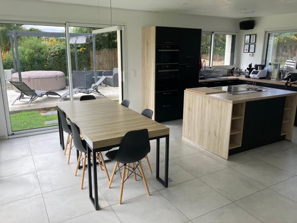 Homestay Cosy Locquenole